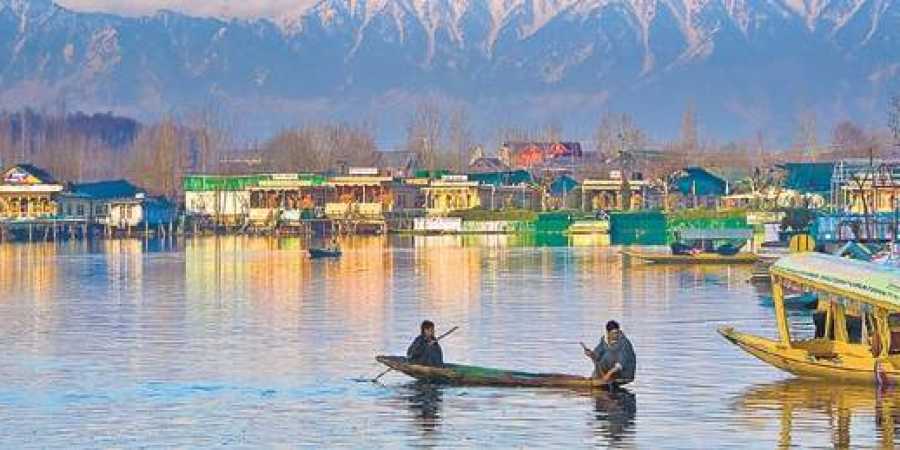 Srinagar Dal lake